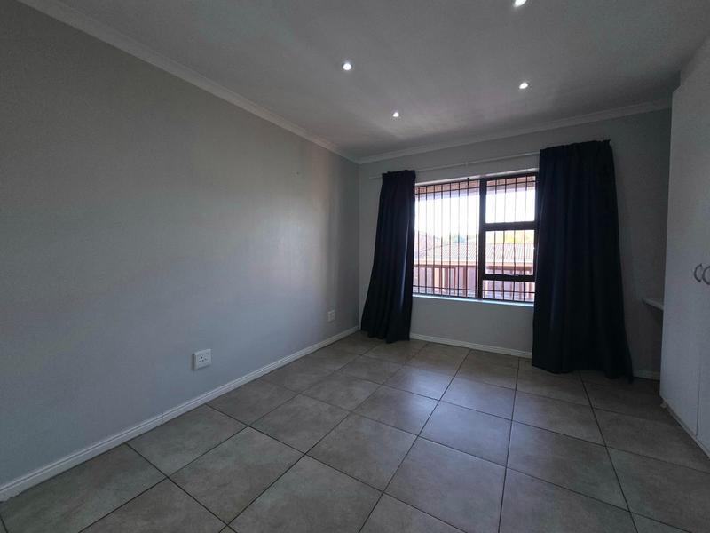 2 Bedroom Property for Sale in Sonstraal Heights Western Cape